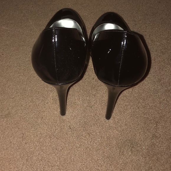Shoedazzle Black Heels - Picture 3 of 3